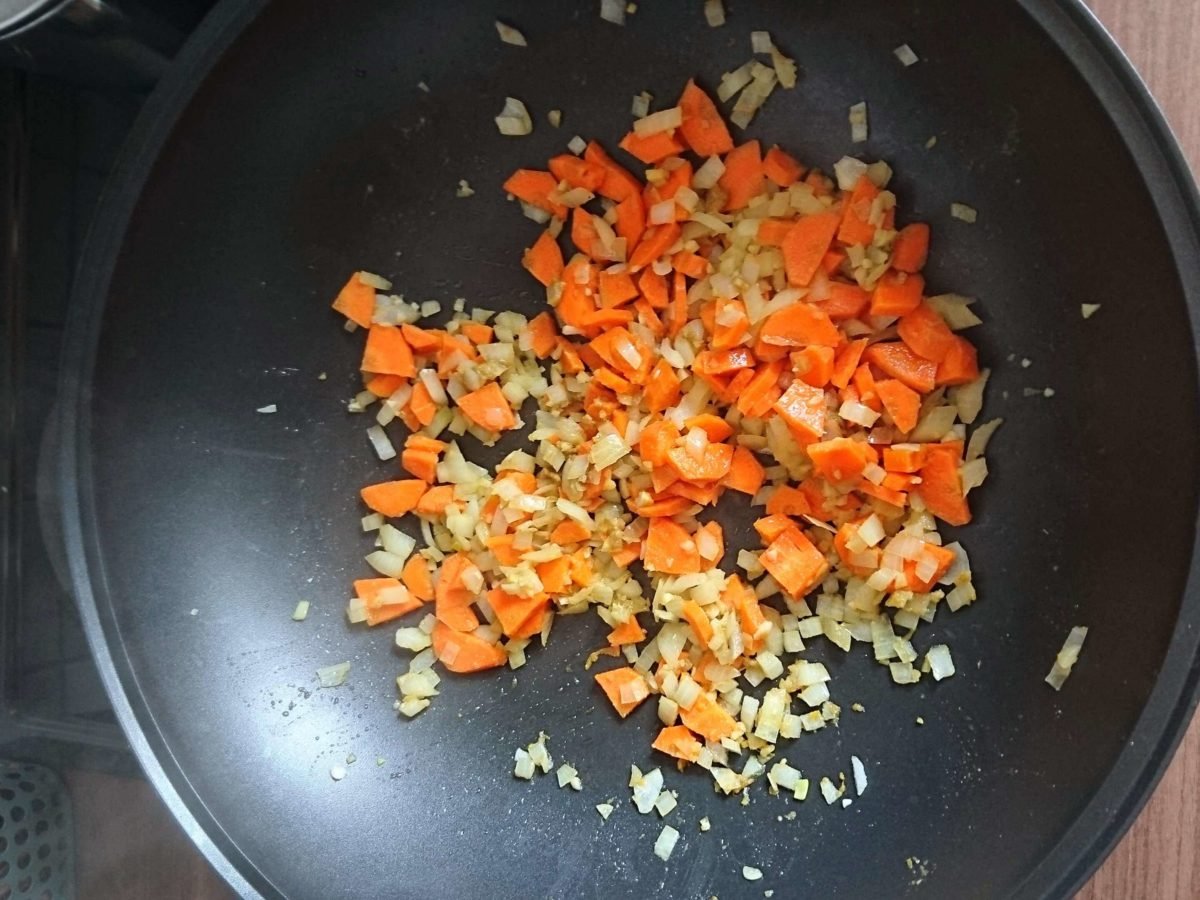 günstiges Kichererbsen Curry - Zwiebeln, Knoblauch, Ingwer günstiges Kichererbsen Curry - Zwiebeln, Knoblauch, Ingwer